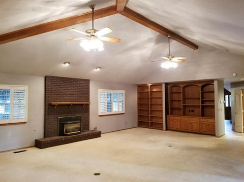 328 E Oak View Ave, Visalia, CA 93277 photo 5