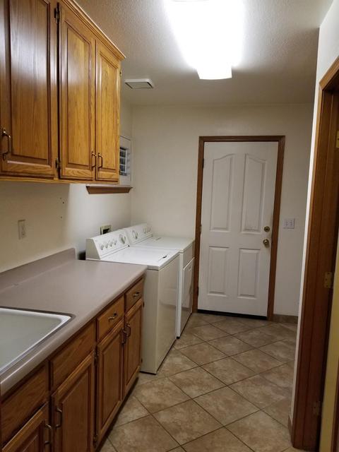 328 E Oak View Ave, Visalia, CA 93277 photo 17
