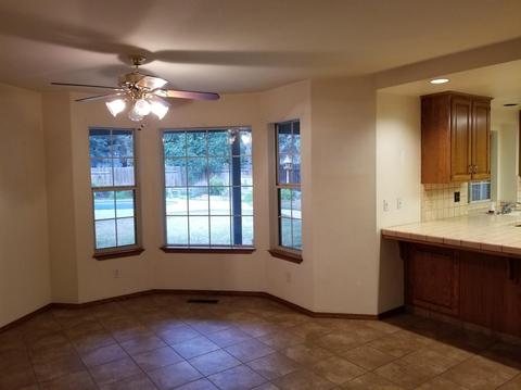 328 E Oak View Ave, Visalia, CA 93277 photo 8