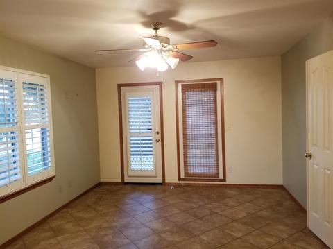 328 E Oak View Ave, Visalia, CA 93277 photo 9