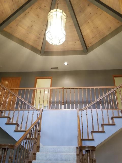 328 E Oak View Ave, Visalia, CA 93277 photo 2