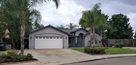 511 E Lark Ave, Visalia, CA 93292 photo 2