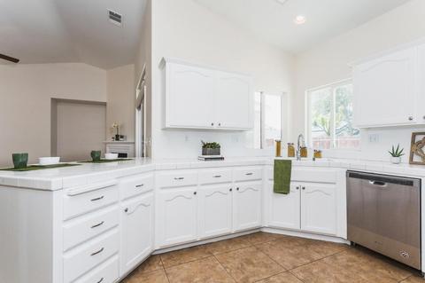 971 Evergreen Ave, Lemoore, CA 93245 photo 9