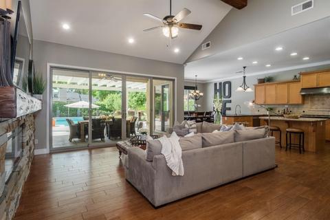 436 W Kelly Ave, Clovis, CA 93611 photo 4