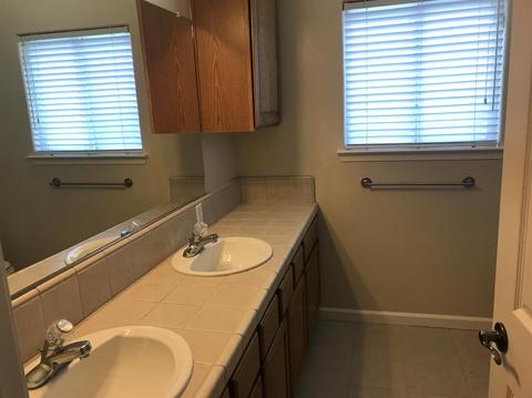 2030 E Parkview Ct, Visalia, CA 93292 photo 10