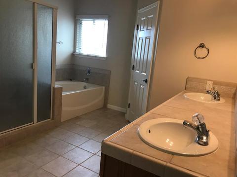 2030 E Parkview Ct, Visalia, CA 93292 photo 9
