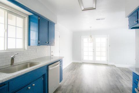 511 E Cambridge Ave, Visalia, CA 93292 photo 9