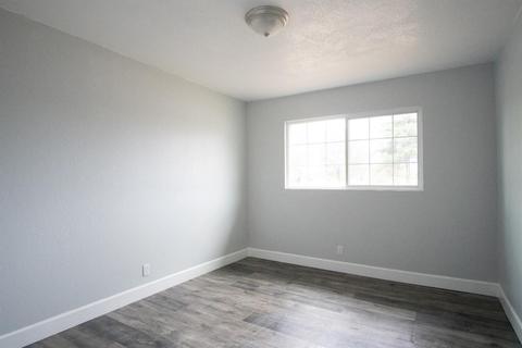511 E Cambridge Ave, Visalia, CA 93292 photo 15