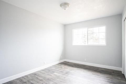511 E Cambridge Ave, Visalia, CA 93292 photo 11