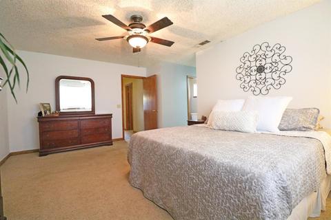 1812 E Westcott Ct, Visalia, CA 93292 photo 12