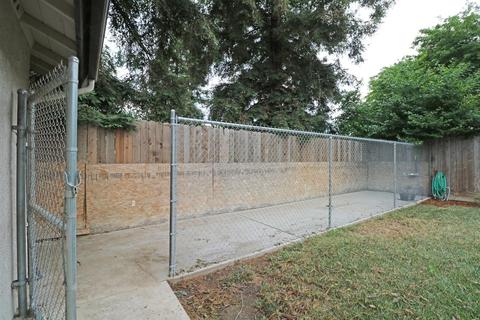 1812 E Westcott Ct, Visalia, CA 93292 photo 17