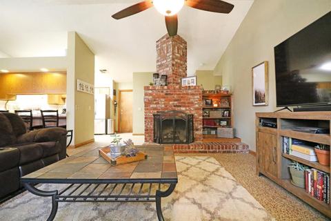 1812 E Westcott Ct, Visalia, CA 93292 photo 3