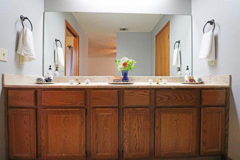 1812 E Westcott Ct, Visalia, CA 93292 photo 13