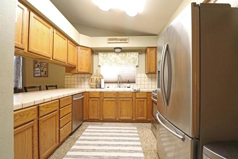 1812 E Westcott Ct, Visalia, CA 93292 photo 4