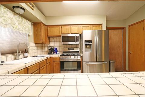 1812 E Westcott Ct, Visalia, CA 93292 photo 6