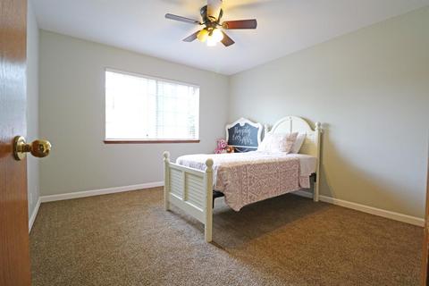 1812 E Westcott Ct, Visalia, CA 93292 photo 9