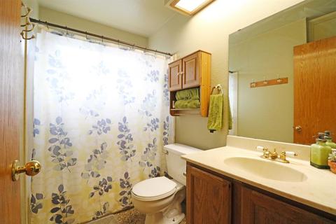 1812 E Westcott Ct, Visalia, CA 93292 photo 10