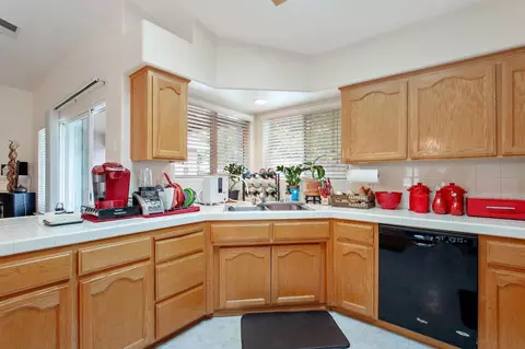 862 Dublin Dr, Lemoore, CA 93245 photo 12