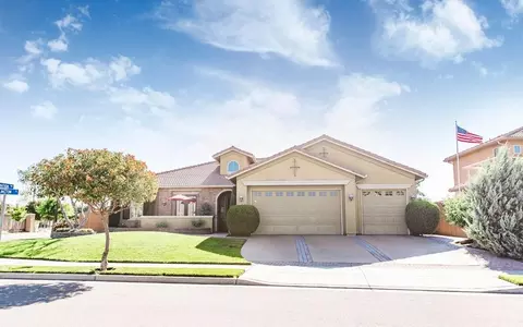 736 Arlington Pl, Lemoore, CA 93245 photo 2