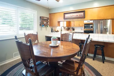 583 E Gail Ave, Tulare, CA 93274 photo 3
