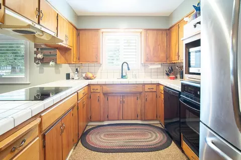583 E Gail Ave, Tulare, CA 93274 photo 4