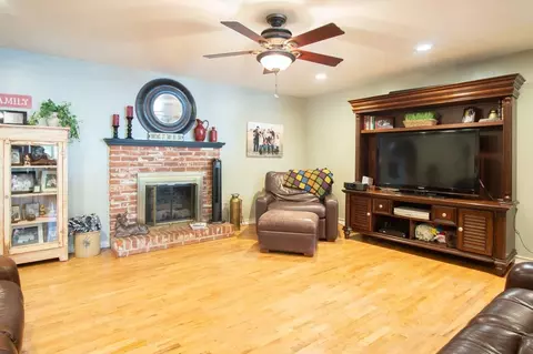 583 E Gail Ave, Tulare, CA 93274 photo 5