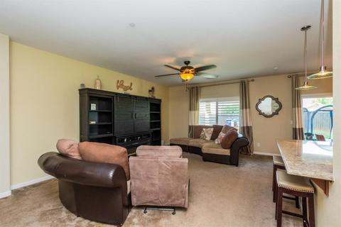 1277 El Paso Ave, Dinuba, CA 93618 photo 4