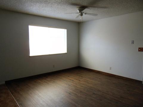 326 Evergreen Ave, Visalia, CA 93277 photo 12