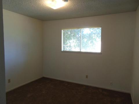 326 Evergreen Ave, Visalia, CA 93277 photo 18