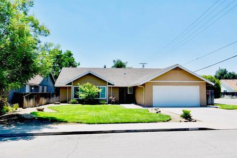 2109 E Harvard Ct, Visalia, CA 93292 photo 1