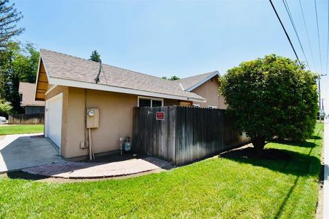 2109 E Harvard Ct, Visalia, CA 93292 photo 2