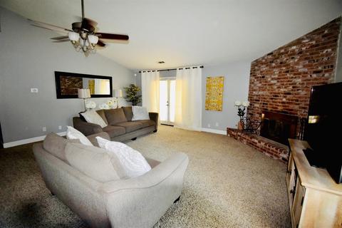 2109 E Harvard Ct, Visalia, CA 93292 photo 8