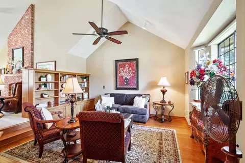 245 E Chestnut Ct, Visalia, CA 93277 photo 7