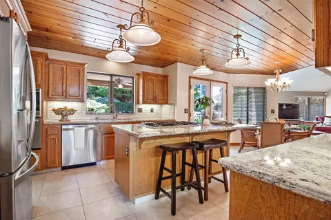 245 E Chestnut Ct, Visalia, CA 93277 photo 11