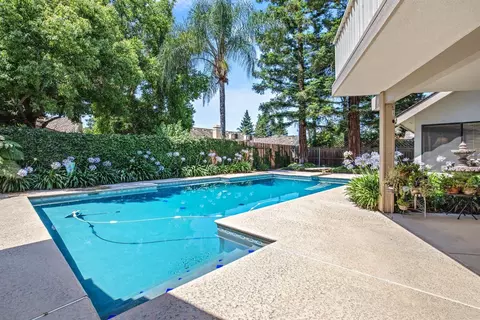 245 E Chestnut Ct, Visalia, CA 93277 photo 24
