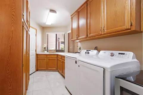 245 E Chestnut Ct, Visalia, CA 93277 photo 37