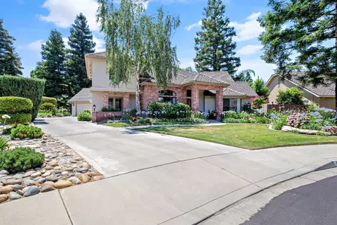 245 E Chestnut Ct, Visalia, CA 93277 photo 2