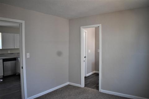 732 S Milsap Ave, Dinuba, CA 93618 photo 10