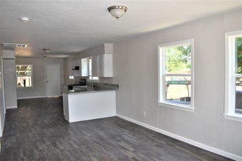 732 S Milsap Ave, Dinuba, CA 93618 photo 3