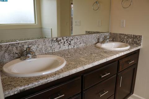 1935 E Seeger Ave, Visalia, CA 93292 photo 19