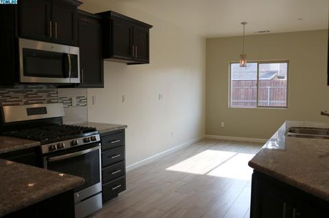 1935 E Seeger Ave, Visalia, CA 93292 photo 13