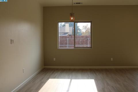 1935 E Seeger Ave, Visalia, CA 93292 photo 14