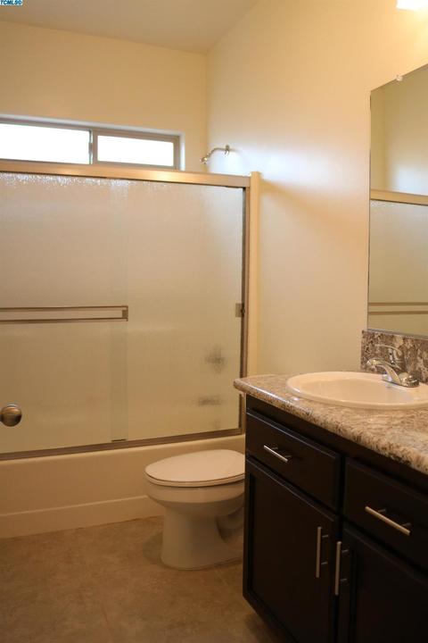 1935 E Seeger Ave, Visalia, CA 93292 photo 7