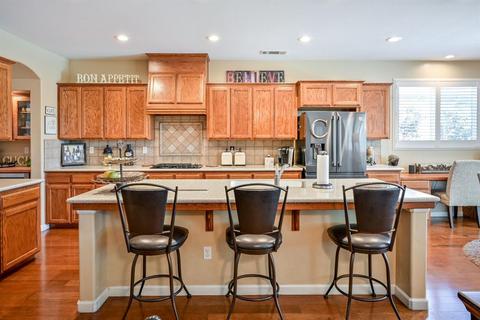 735 E Chestnut Ave, Visalia, CA 93292 photo 3
