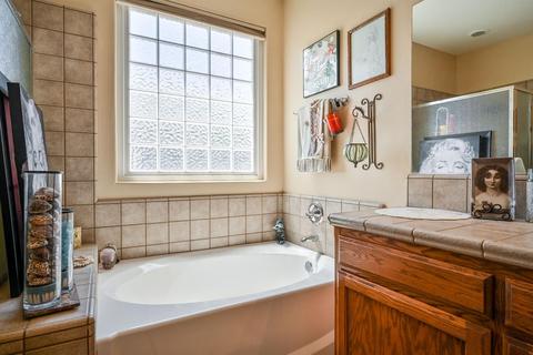 735 E Chestnut Ave, Visalia, CA 93292 photo 33