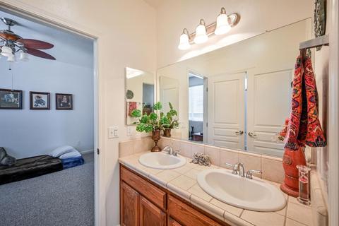 735 E Chestnut Ave, Visalia, CA 93292 photo 19