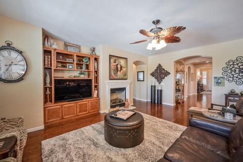 735 E Chestnut Ave, Visalia, CA 93292 photo 11