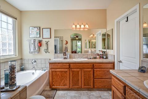735 E Chestnut Ave, Visalia, CA 93292 photo 31