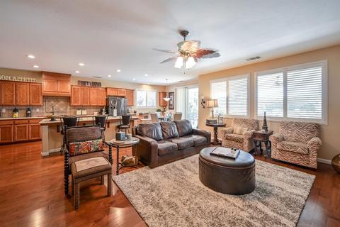 735 E Chestnut Ave, Visalia, CA 93292 photo 9
