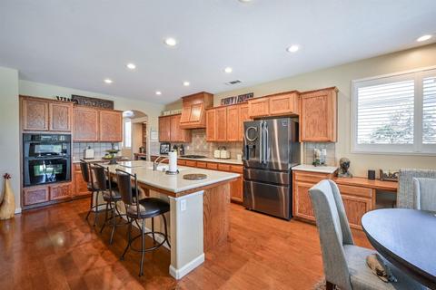 735 E Chestnut Ave, Visalia, CA 93292 photo 5
